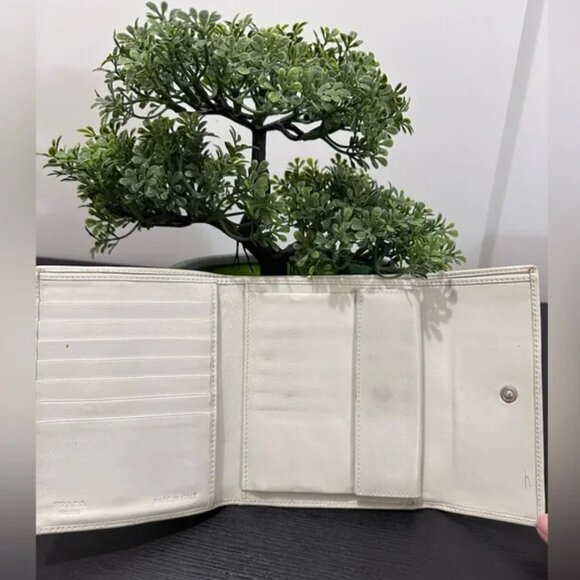 Prada White Leather Trifold wallet - Picture 2 of 14